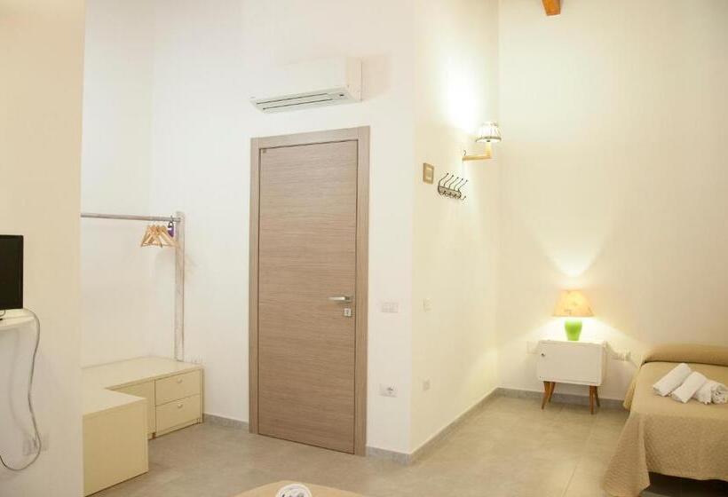 Quarto Triplo Estandar com Sacada, Alghero Detrabis B&b