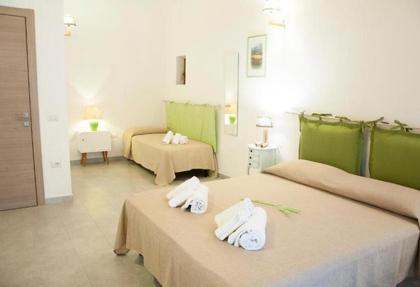 Quarto Triplo Estandar com Sacada, Alghero Detrabis B&b