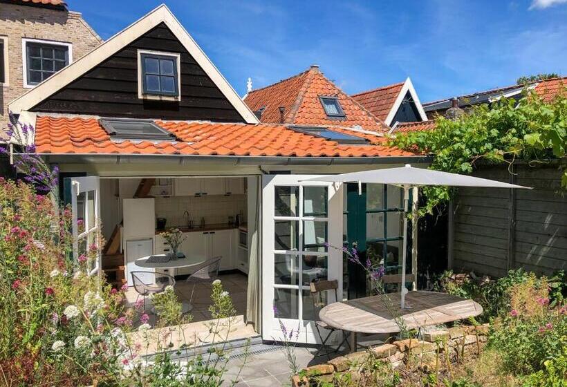 Номер Стандарт Вид на Сад, Studio 0222