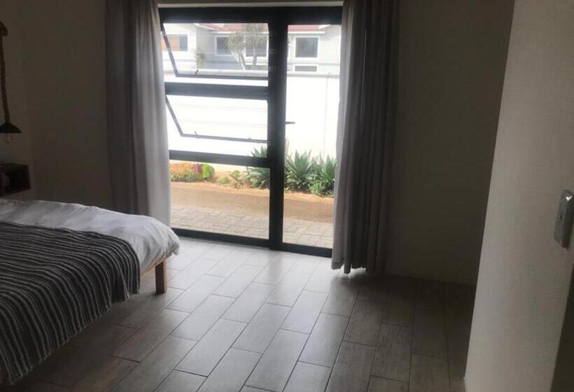 اتاق لوکس با چشمانداز باغ, Swakop Beach Garden Self C