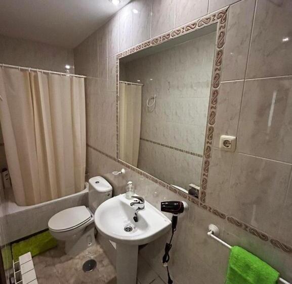 带共用浴室的标准房间, Habitaciones Figueroa