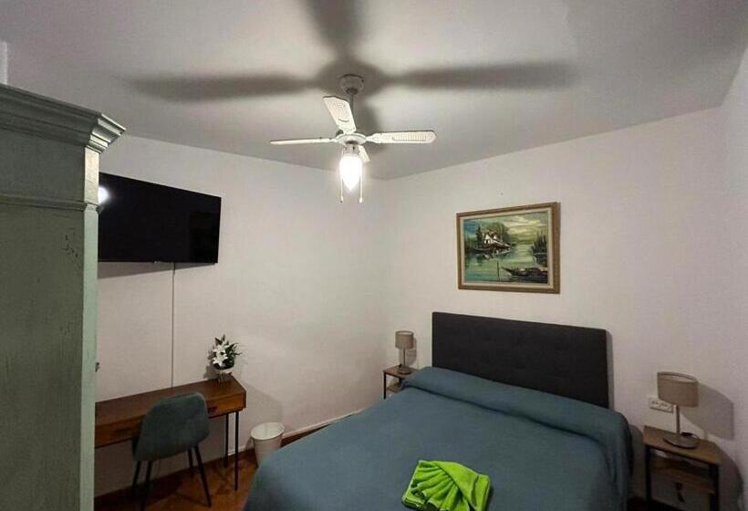 带共用浴室的标准房间, Habitaciones Figueroa