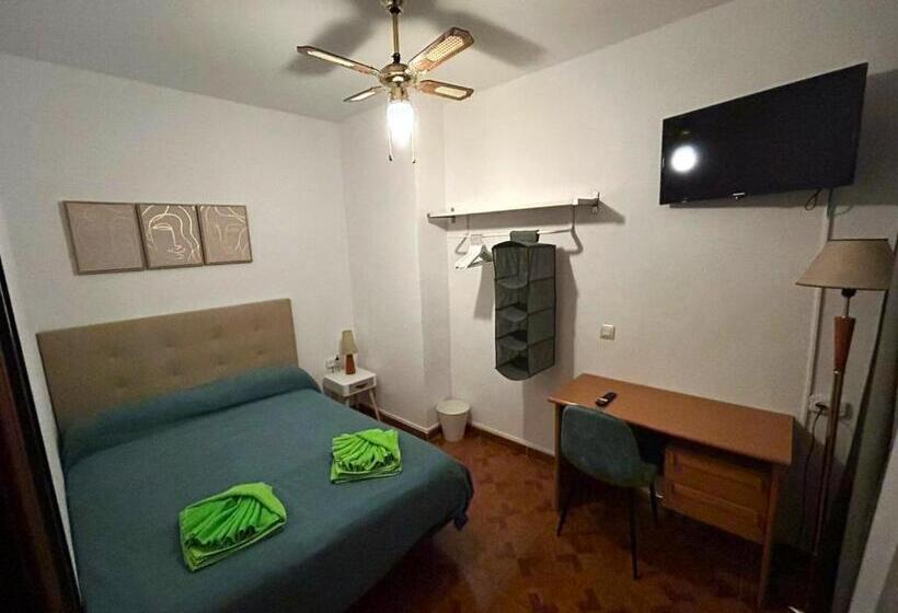 带共用浴室的标准房间, Habitaciones Figueroa