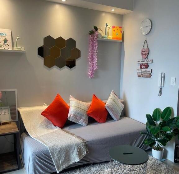 شقة غرفة نوم واحدة مزودة بشُرفة, Era Suites Staycation At Quezon City