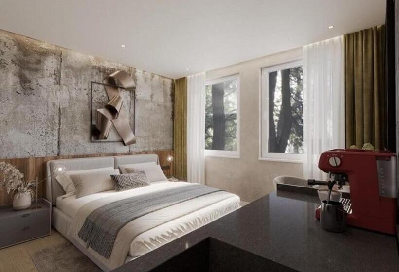 اتاق لوکس, Iva Old Town