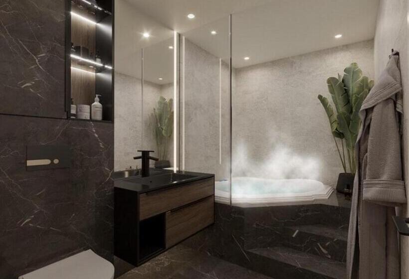 سوئیت پرزیدنت, Iva Old Town