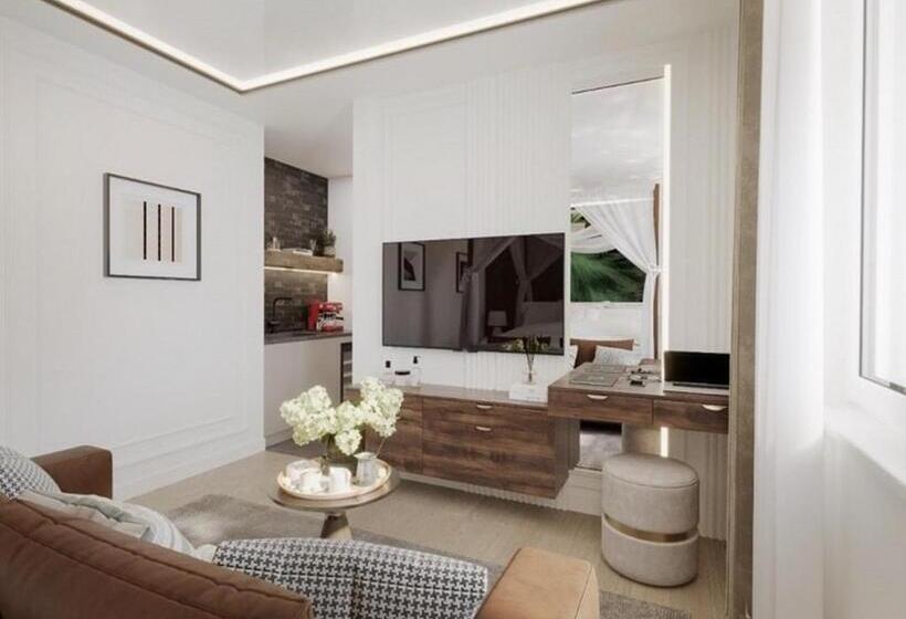 سوئیت پرزیدنت, Iva Old Town