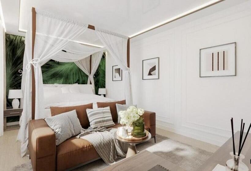 سوئیت پرزیدنت, Iva Old Town