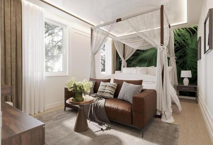 سوئیت پرزیدنت, Iva Old Town