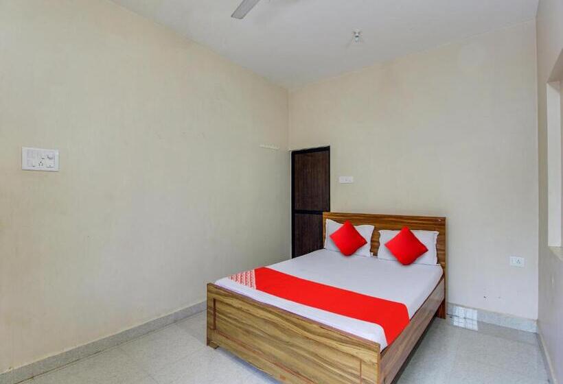 חדר קלאסי לשלושה, Oyo 8199 Guddan Holiday