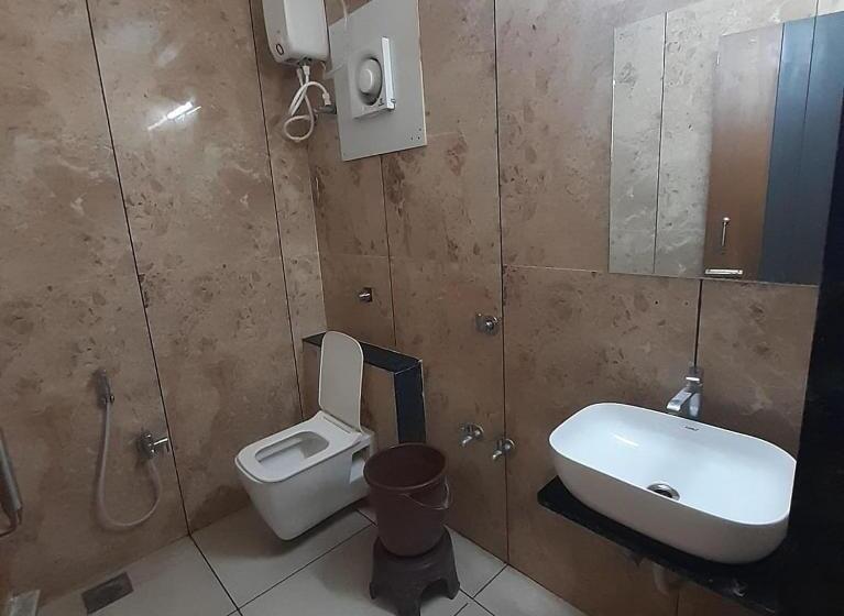 标准间, Purushottam