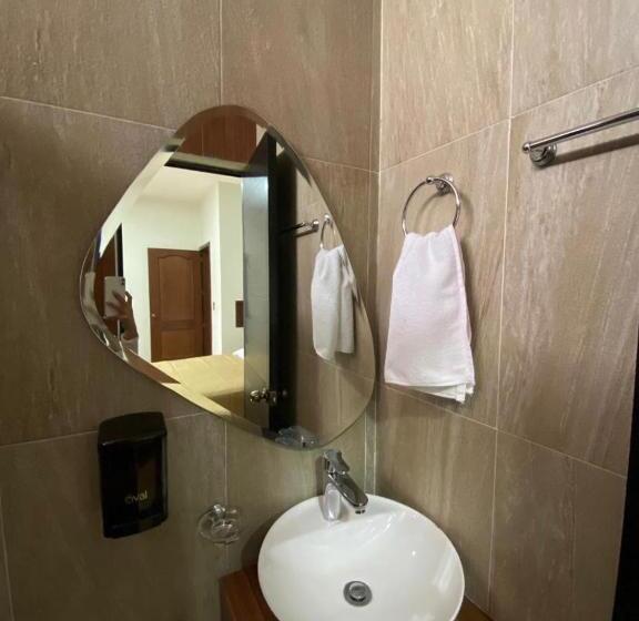 غرفة قياسية مزوَّدة بشُرفة, &salón Rg