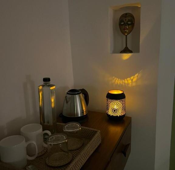 디럭스 룸, Zen House