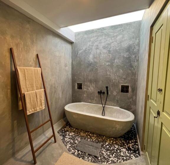 디럭스 룸, Zen House