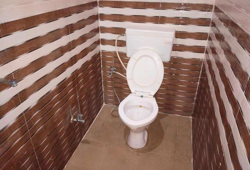 חדר קלאסי לשלושה, Oyo Good Vibes Hotel And Restaurant