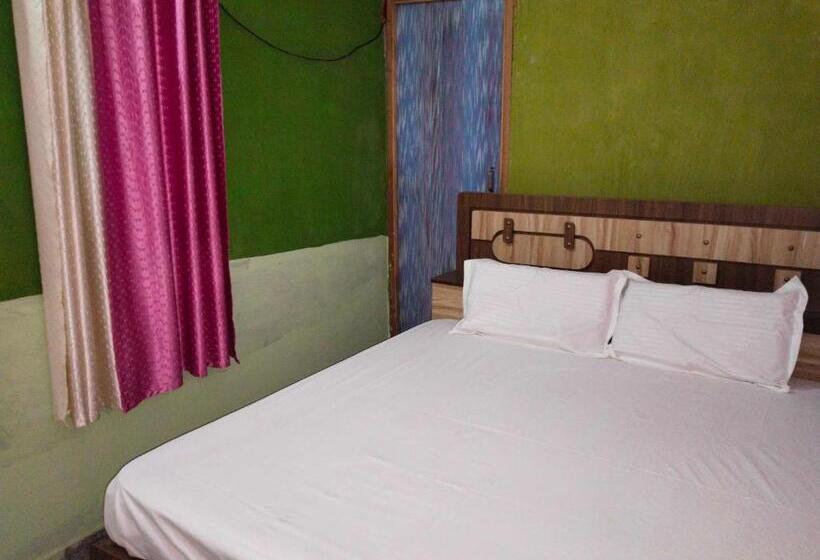 חדר קלאסי לשלושה, Oyo Good Vibes Hotel And Restaurant