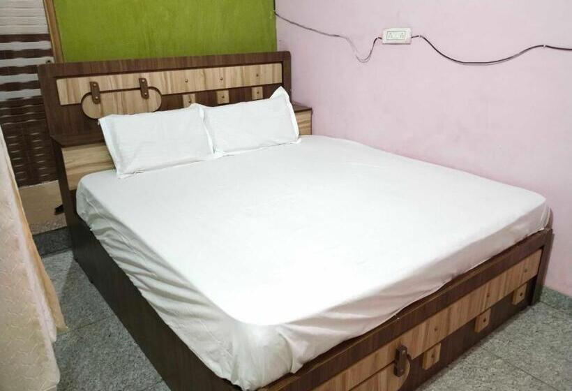 חדר קלאסי לשלושה, Oyo Good Vibes Hotel And Restaurant