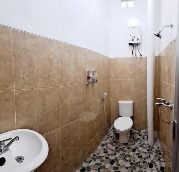 Camera Standard, Kresna Guesthouse Pacitan