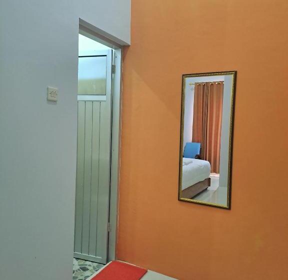 Camera Standard, Kresna Guesthouse Pacitan