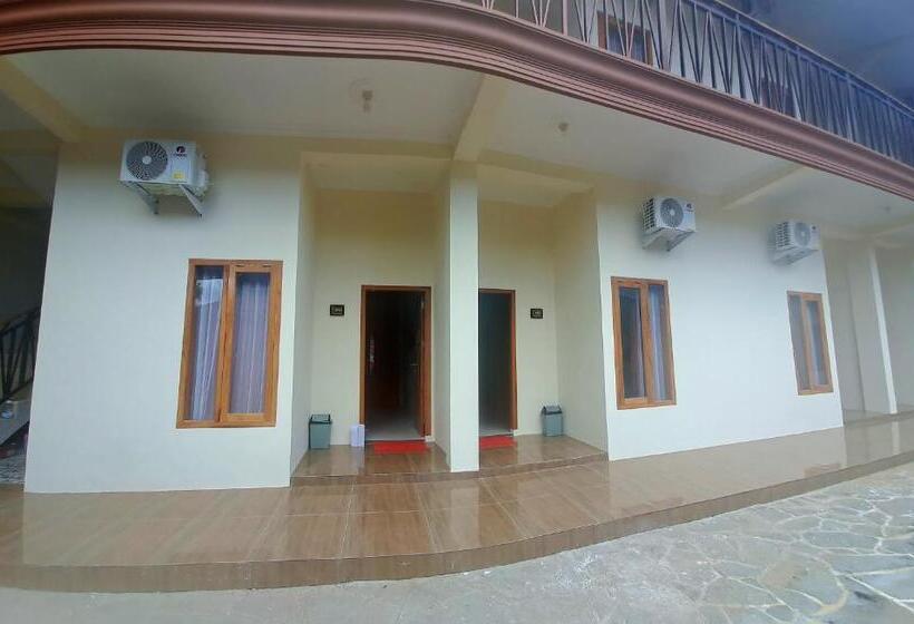 Camera Standard, Kresna Guesthouse Pacitan