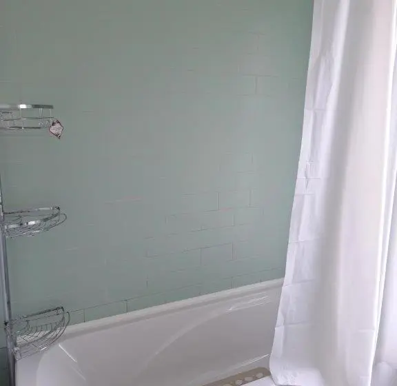 エコノミーシングルルーム, Double Room Near London Seven Kings Train Station