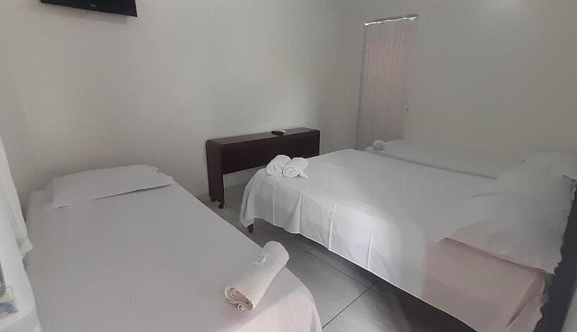 غرفة إدارية ثلاثية, Arara Azul