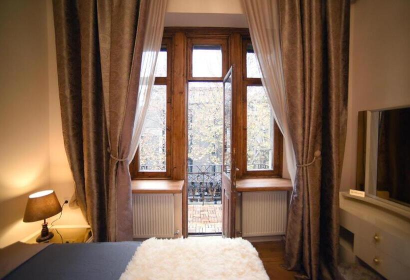 سوییت جونیور, City Lux