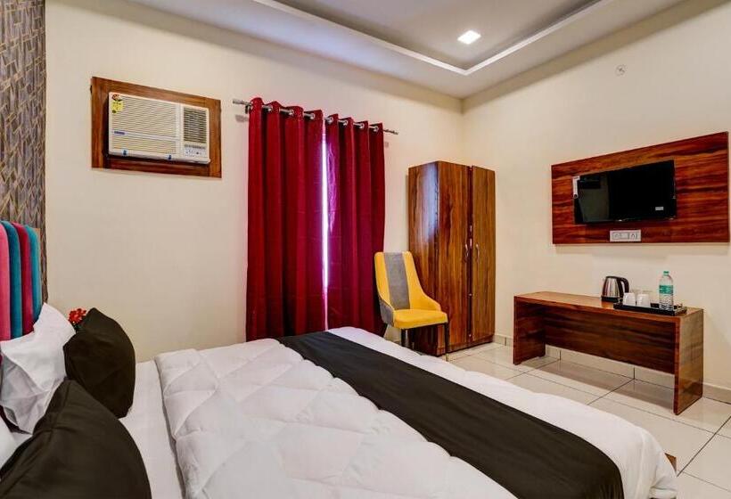 トリプルクラシックルーム, Collection O Amit Legagcy Resort