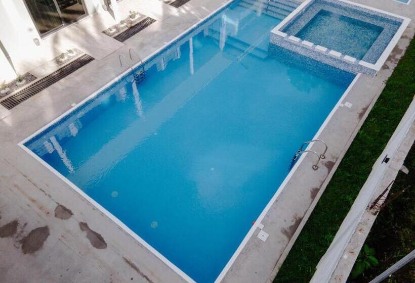 اتاق یک تخته با تراس, ágape