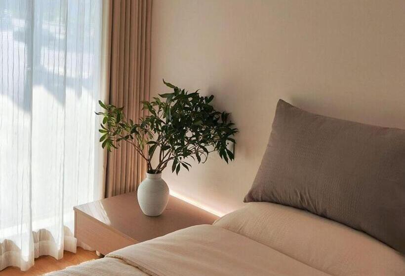 Deluxe Rum, Ming Sanshui Gleam B&b