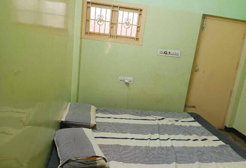 חדר קלאסי לשלושה, Oyo Flagship Sivalingam Vellachammal Tower