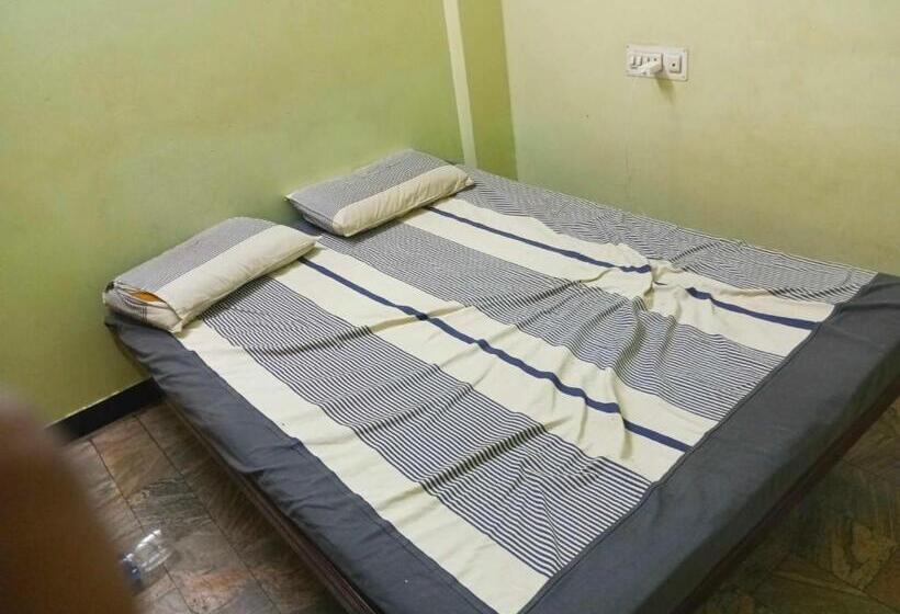 חדר קלאסי לשלושה, Oyo Flagship Sivalingam Vellachammal Tower