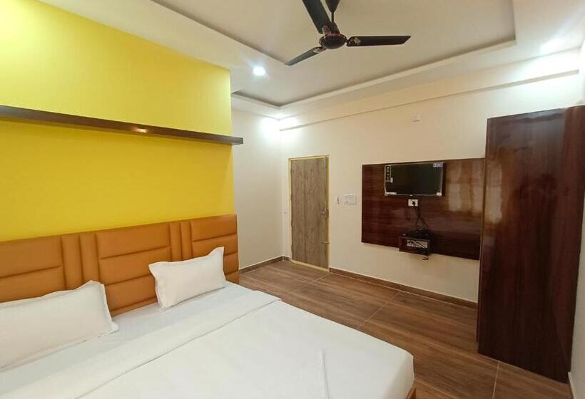 חדר סטנדרט, Staymaker Karanji Paradise   Next To Liquor Station