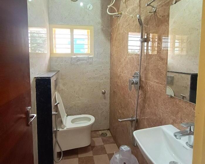 חדר דלוקס, Staymaker Karanji Paradise   Next To Liquor Station