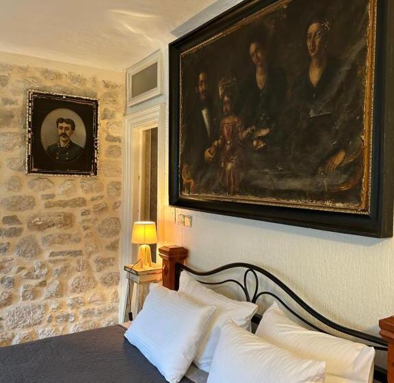 اتاق لوکس با چشمانداز دریا, Villaoldmariner