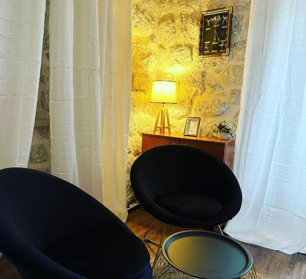 اتاق لوکس با چشمانداز دریا, Villaoldmariner