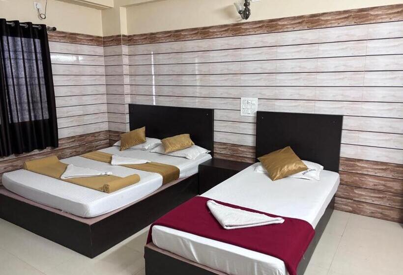 חדר קומפורט לשלושה, Yamuna Vihar Toursit Home