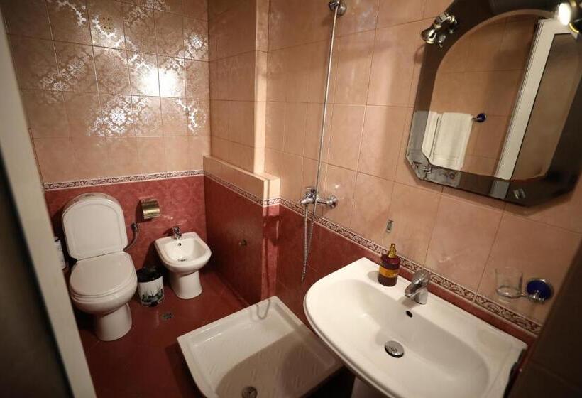 ルームシェアのワンベッド, Little Corner Hostel