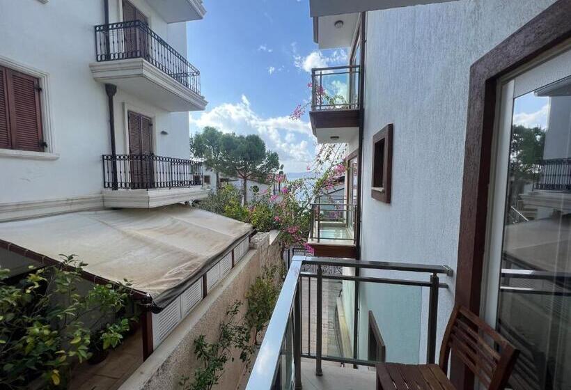 اتاق اساندارد با چشم‌انداز جانبی به دریا, Nar Twinn Otel