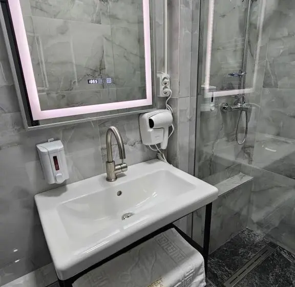 اتاق لوکس سه تخته, Perfect Villa Ploiesti