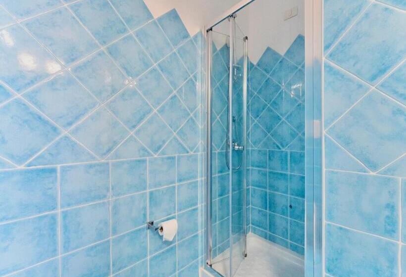 דירת חדר, Residence With Swimming Pool In Isola Rossa, Just About 2 Km From The Beach La Marinedda