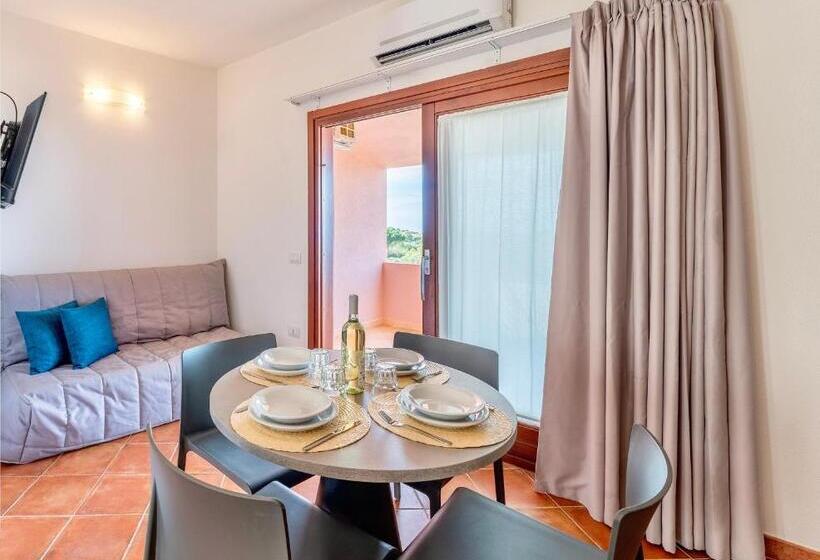 Апартаменты 1 Спальня, Residence With Swimming Pool In Isola Rossa, Just About 2 Km From The Beach La Marinedda