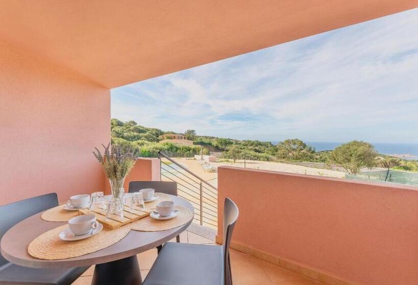 דירת חדר, Residence With Swimming Pool In Isola Rossa, Just About 2 Km From The Beach La Marinedda