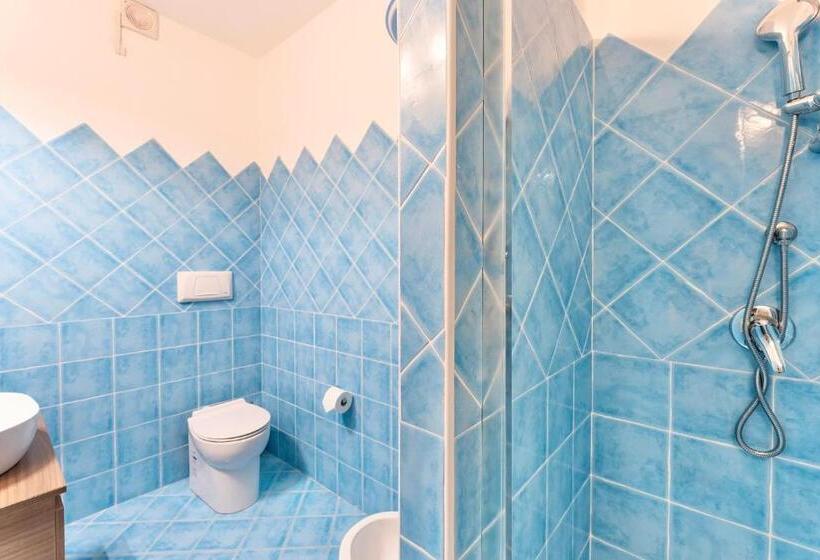 דירת חדר, Residence With Swimming Pool In Isola Rossa, Just About 2 Km From The Beach La Marinedda