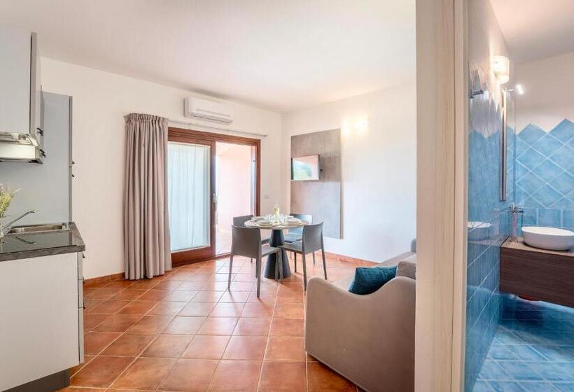 דירת חדר, Residence With Swimming Pool In Isola Rossa, Just About 2 Km From The Beach La Marinedda