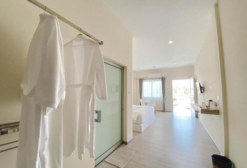 带大床的豪华间, At Pream&chan Resort แอท เปรมแอนด์จันทร์ รีสอร์ท