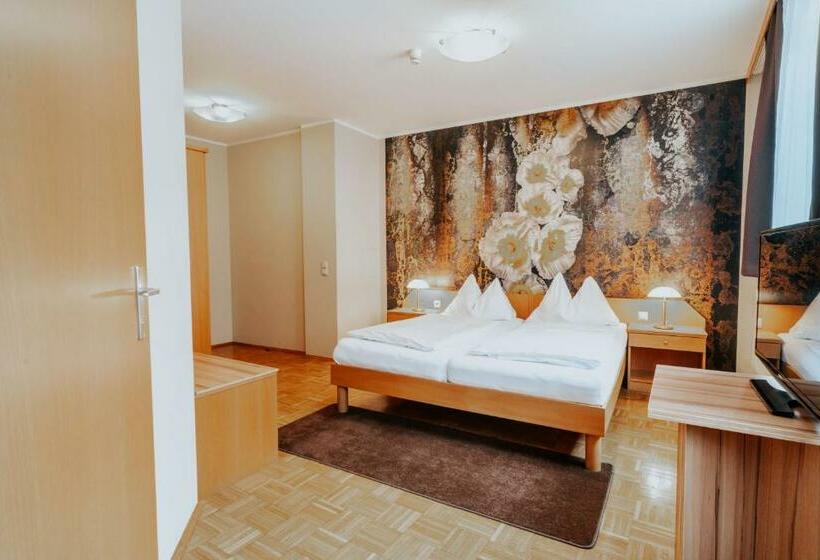 Номер Стандарт, Am Kapuzinerplatz