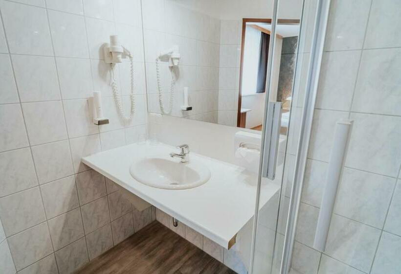 Номер Стандарт, Am Kapuzinerplatz