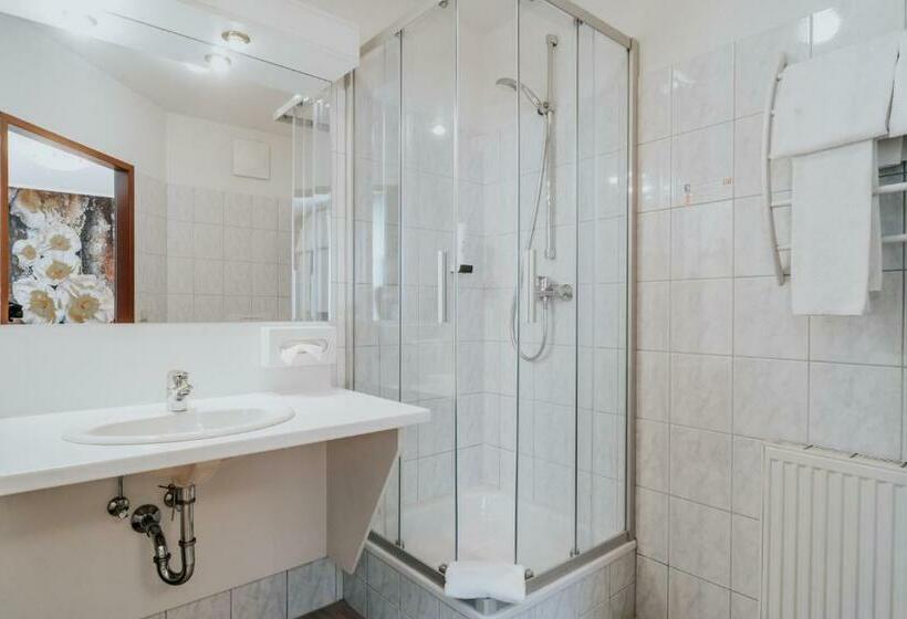 Номер Стандарт, Am Kapuzinerplatz