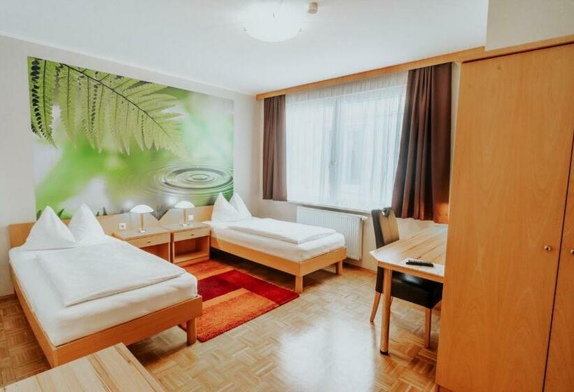 Номер Стандарт, Am Kapuzinerplatz